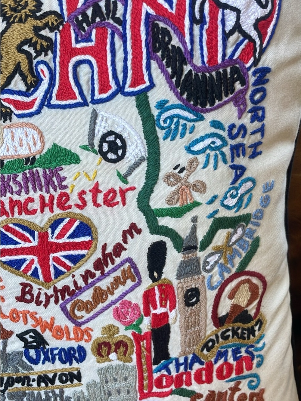 Catstudio Hand-Embroidered England Pillow - Picture 3 of 7